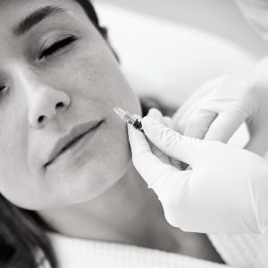 ¿Cómo actúa el ácido hialurónico en el surco nasogeniano_ El Doctor Oriol Vernetta responde tus dudas en la ciudad de Barcelona