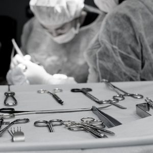 Cuáles son las diferencias entre la cirugía plástica reconstructiva y la estética por el Doctor Oriol Vernetta en la provincia de Barcelona