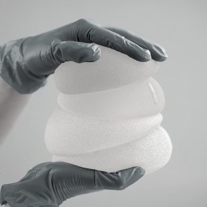 Las diferencias entre las diversas prótesis de mama por el Doctor Oriol Vernetta en la ciudad de Barcelona