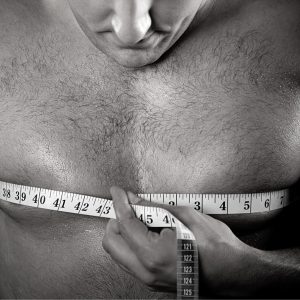 Cómo identificar la ginecomastia masculina gracias al Doctor Oriol Vernetta, cirujano estético de Barcelona