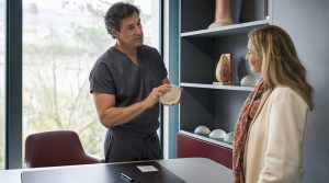 Evaluación médica para colocación de implantes mamarios